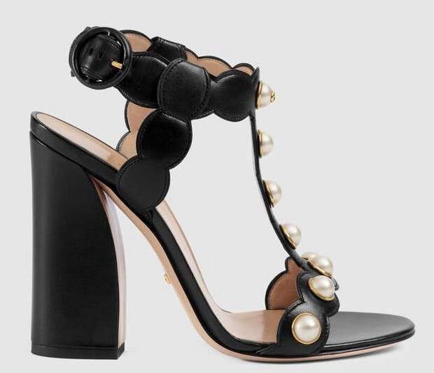 BLACKS GUCCI SANDALS