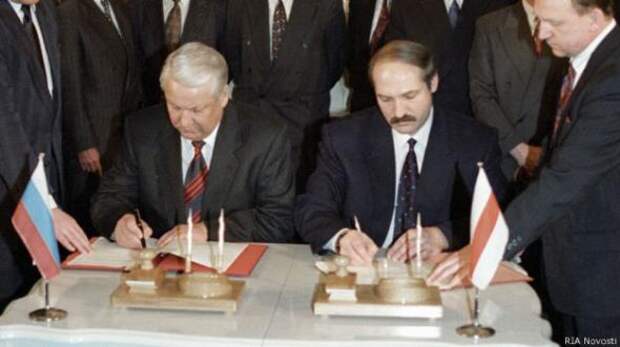 По мнению историков, Александр Лукашенко в 1999 году надеялся въехать в Кремль