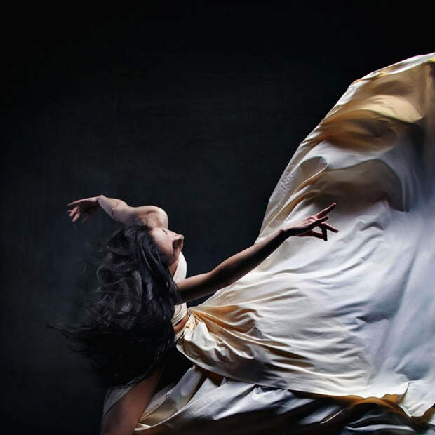 https://static.boredpanda.com/blog/wp-content/uploads/2016/10/dance-photography-vadim-stein-11-580495baeca03__880.jpg