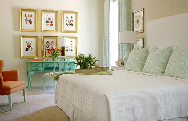 Turquoise-and-Coral-are-trendy-colors-to-use-in-the-bedroom