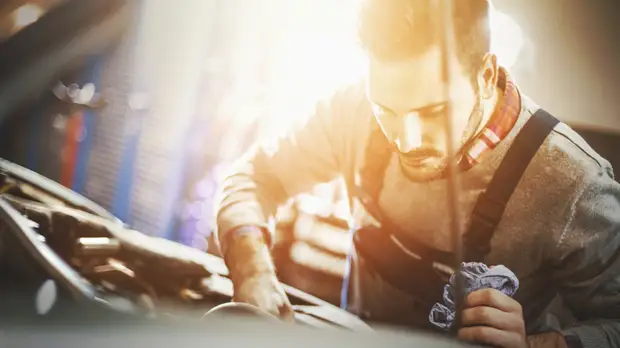 Автоэксперт Сачков дал советы по замене масляного фильтра