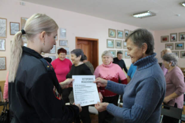 В Самарской области сотрудники полиции продолжают вести работу с пенсионерами, направленную на профилактику кибермошенничества