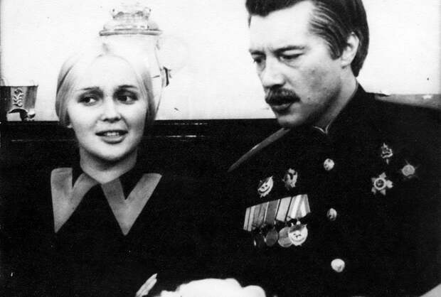 Народная артистка России Наталья Гвоздикова прославилась благодаря ролям в советских фильмах. Продолжает ли она сниматься в кино, что известно о ее личной жизни, как актриса относится к СВО?-3