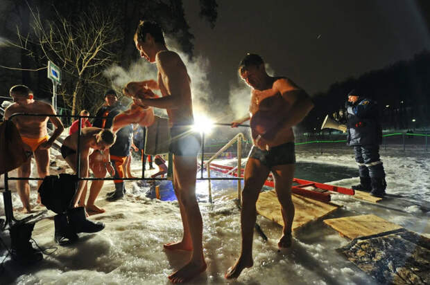 Священник предостерёг: святая вода без веры может сильно навредить