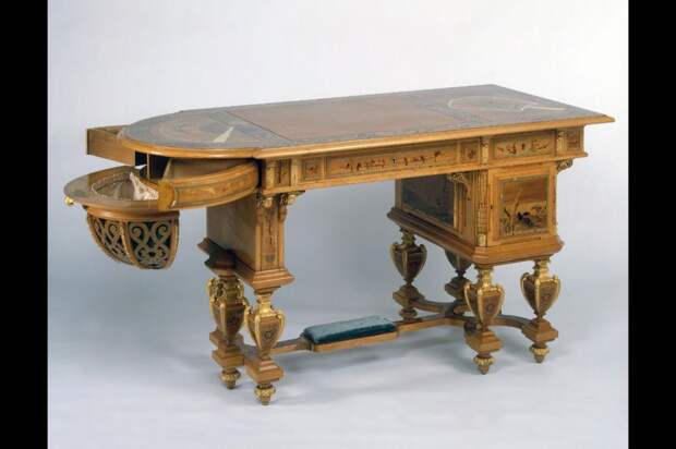 В Эрмитаже открываются выставки «Н. Ф. Свирский — придворный мебельщик Александра III» и «Вселенная в миниатюре»