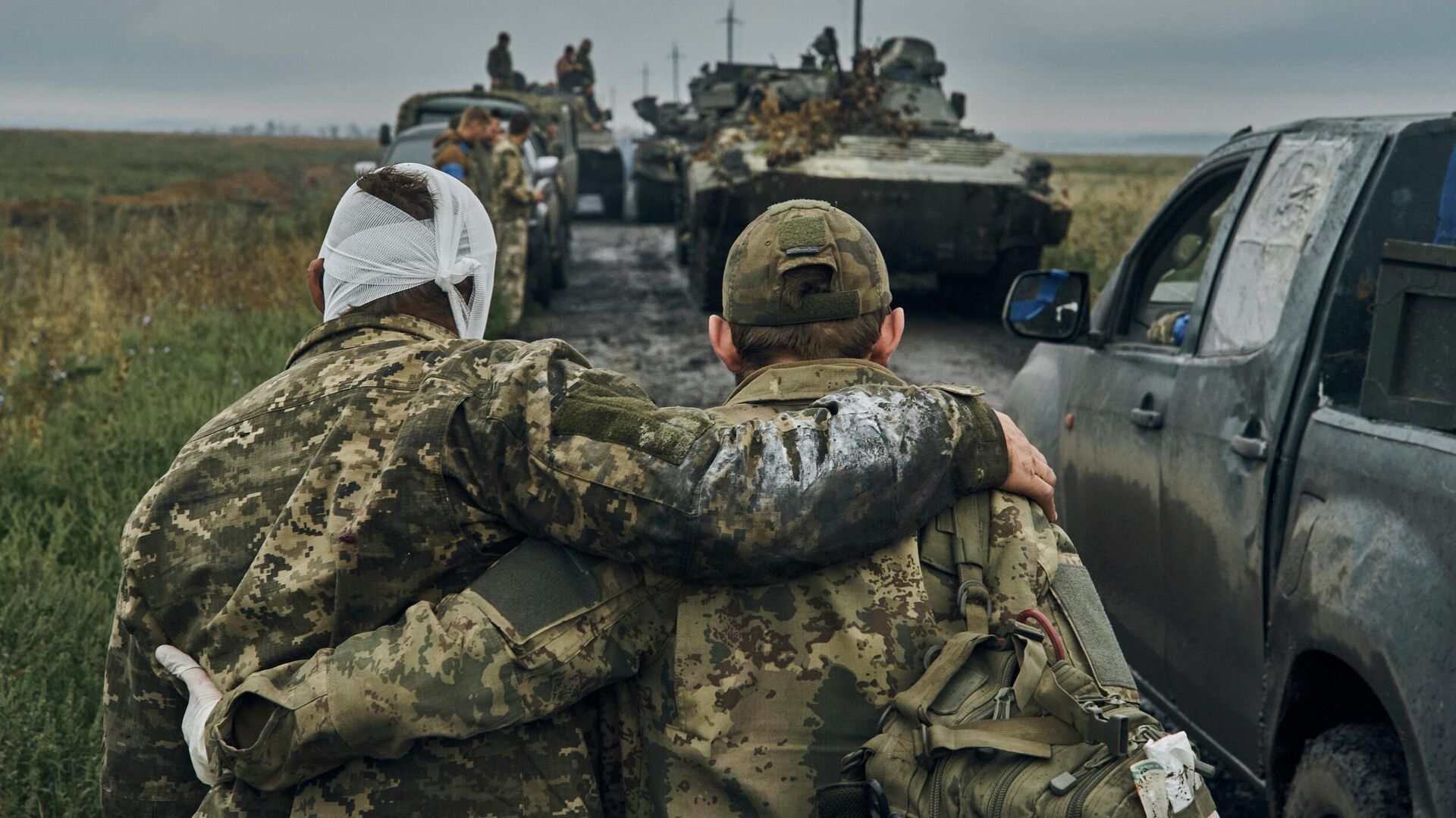 Украинская армия вынуждена проводить наступление «на ногах», потому что Россия насытила войска противотанковыми комплексами...