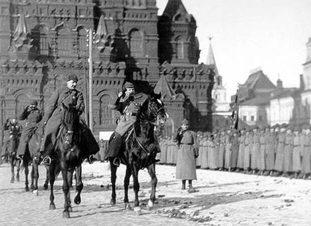 История военных парадов на Красной площади