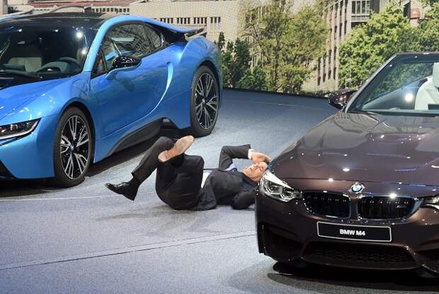 В первый день работы выставки всеобщее внимание было приковано к компании BMW, однако поводом стали отнюдь не новинки немецкого бренда…