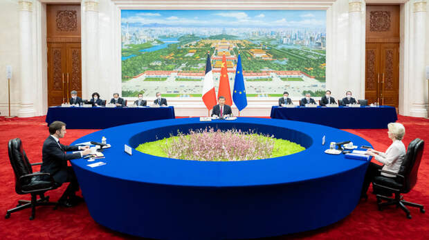 Французский политик высмеял униженного в Китае Макрона: Он хоть понимает?