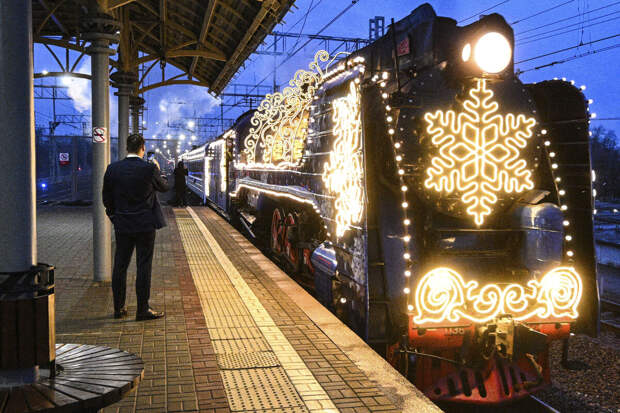 Поезд Деда Мороза прибыл в Петербург, где пробудет до 7 января