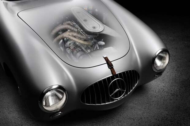Живая легенда Mercedes 300 SL празднует свое 60-летие (24 фото)