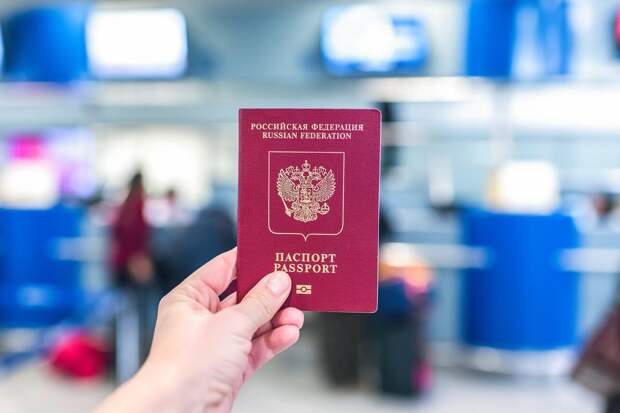 Новый старый паспорт: россиянам объяснили, как теперь выезжать за границу