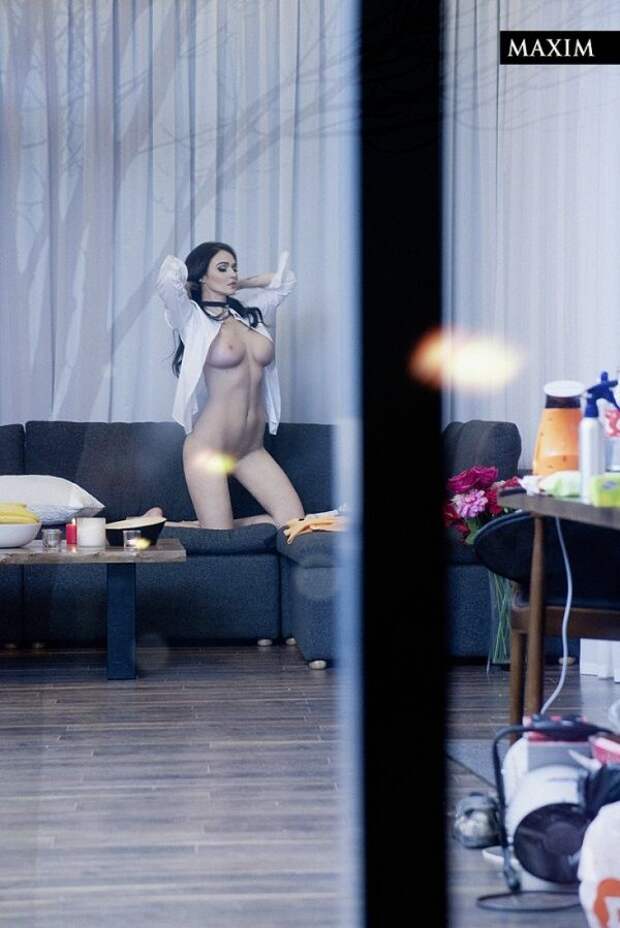 Алёна Водонаева снялась в эротической фотосессии для журнала Maxim (17 фото)