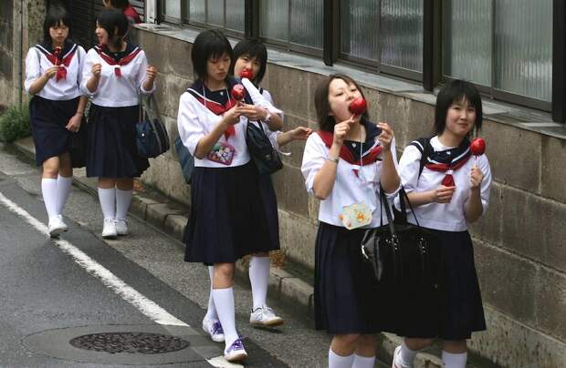 Видео: Самые изумляющие факты о японских школах