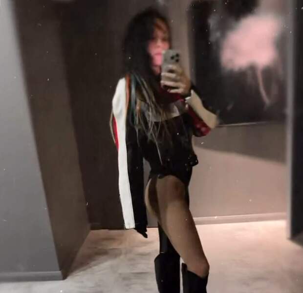 Певица Светлана Светикова призналась, что ее критикуют за откровенные наряды