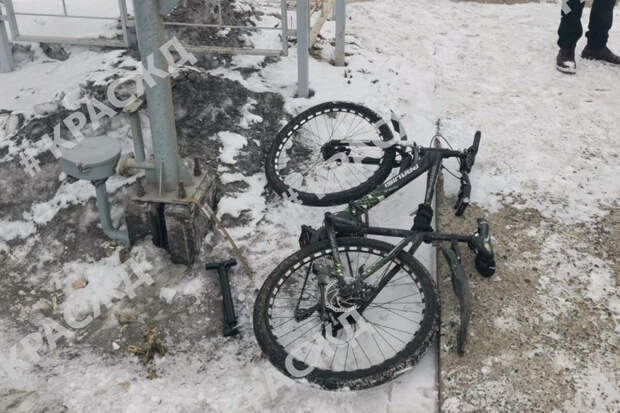В Красноярске подросток на велосипеде попал под поезд и выжил