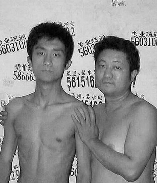 отец и сын фотографировались 30 лет вместе