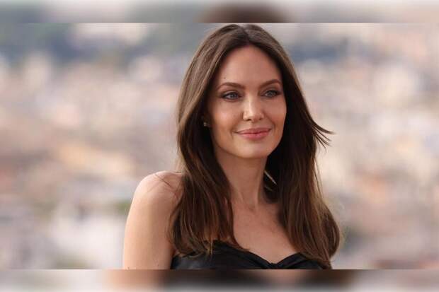 У Анджелины Джоли началась череда романов после развода