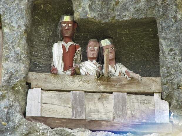 tana-toraja-burials-8[2]