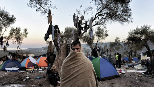 Нелегальные мигранты устроили бунт в лагере в Греци