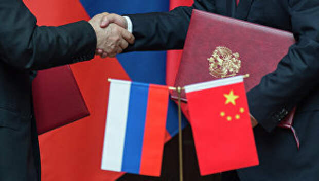 Владимир Путин и Си Цзиньпин на церемонии подписания документов по результатам российско-китайских переговоров. Архивное фото