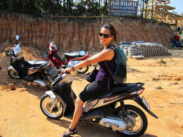 Kate Motorbike in Pai