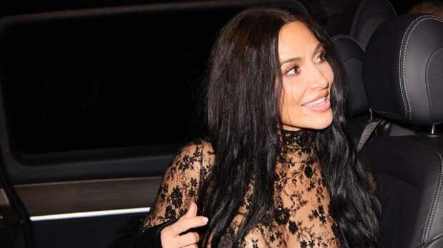 Готова на все ради любимого: Кардашьян провела в самолете 10 часов ради свидания с Хэмилтоном