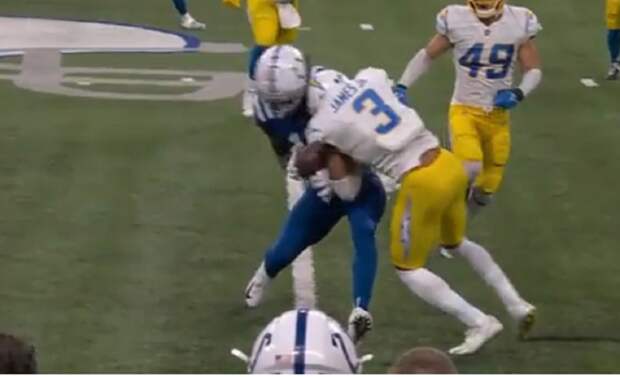 Derwin James tackling