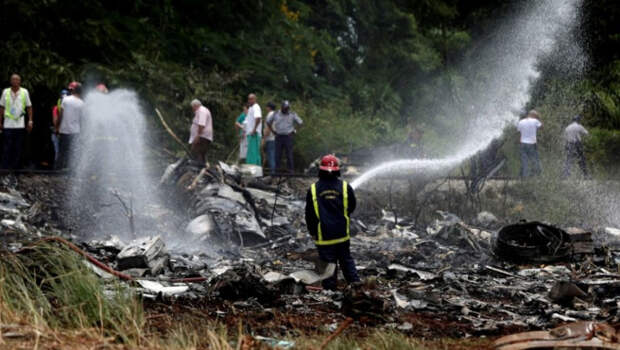 На Кубе более 100 человек погибли при крушении самолета
