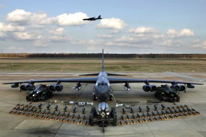Пугая Иран 2 американских стратега B-52 подлетели к границе Сирии