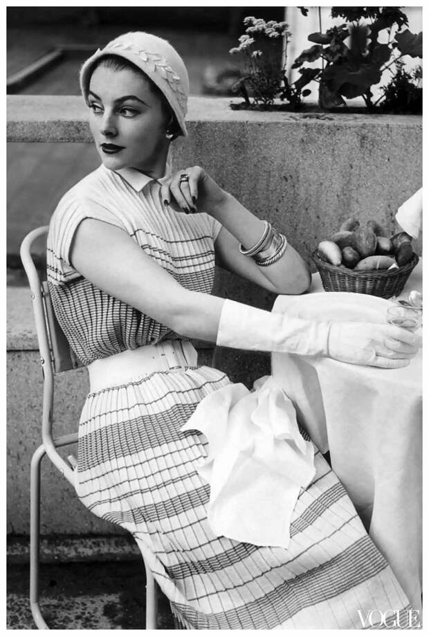 Photo Henry Clarke, VOGUE 1953.jpg Photo Henry Clarke, VOGUE 1953.jpg