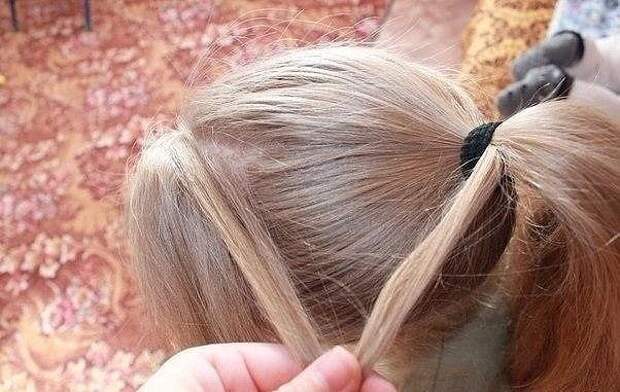 Такая простая, но красивая причёска для девочки.