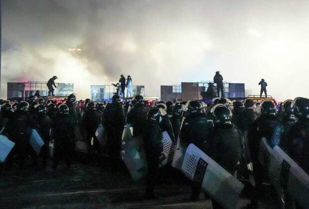 Деградация протеста: что общего у всех "майданов"