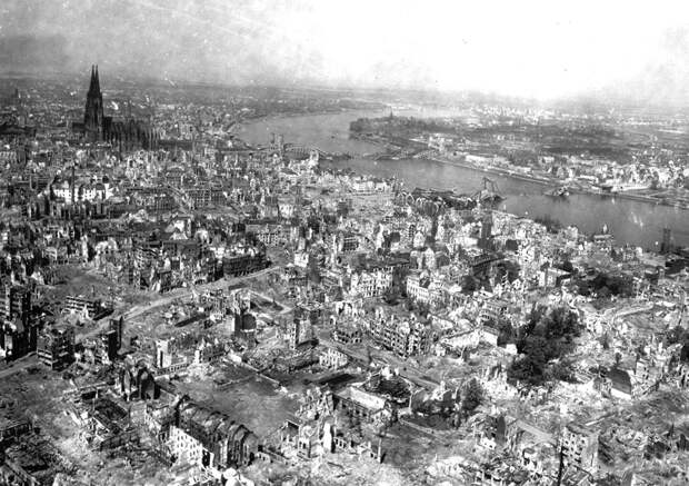 Вторая мировая война в фотографиях: падение нацистской Германии