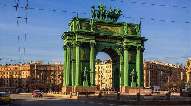 ID: 10619018 Дата съемки: 01.04.2015 Описание: Россия. Санкт-Петербург. Вид на Нарвские триумфальные ворота с проспекта Стачек. Руслан Шамуков/ТАСС
