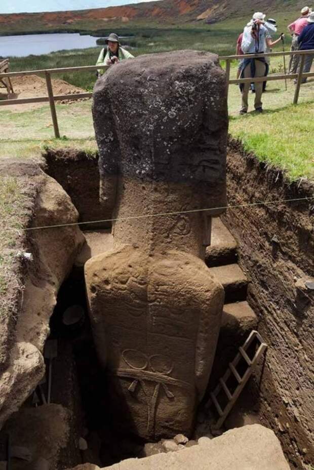 Что скрывается под головами на острове Пасхи (10 фото)
