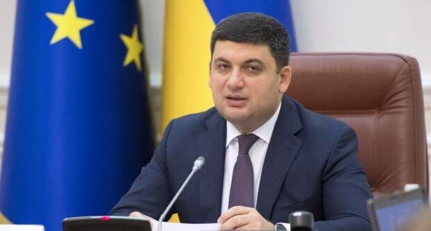 Государство не может повысить зарплаты и пенсии, поскольку связано внешними долгами