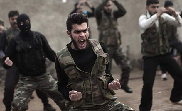 Сирийские повстанцы проходят обучение у американских военных на базе рядом с городом Идлиб на северо-западе Сирии, 2012 год
