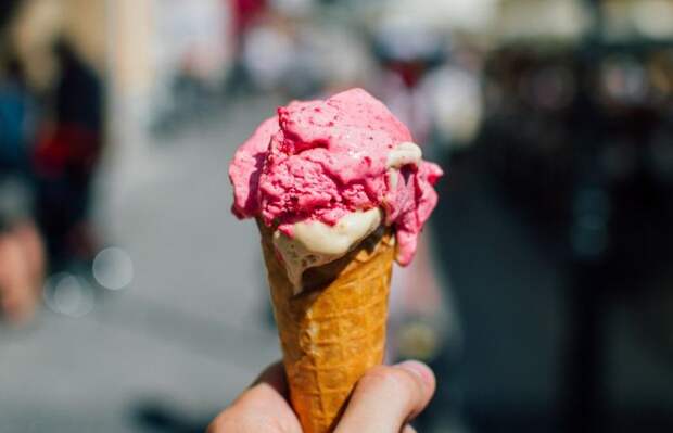 Терапевт Асанов заявил, что употребление мороженого повышает риск развития онкологии
