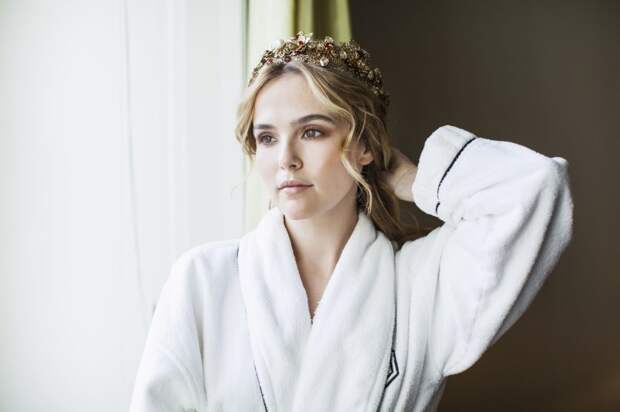 zoey-deutch-00