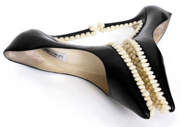 обувь с зубами на подошве, дизайнеры зубы ботинки