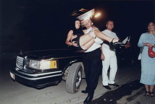 Обнаженка, криминал и подвальные качалки: фото лихих 90-х