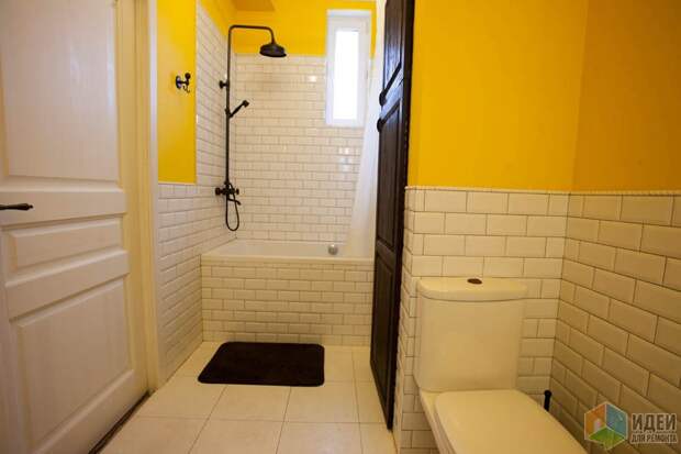 Желтая ванная, душевая в ванной, плитка кабанчик на стенах