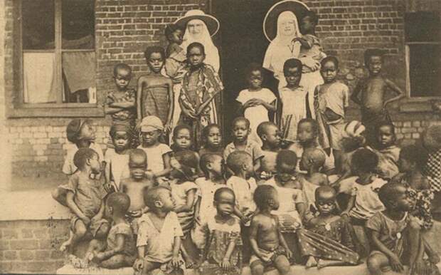 Бельгийская открытка с фотографией из христианского сиротского приюта для африканских детей в Конго