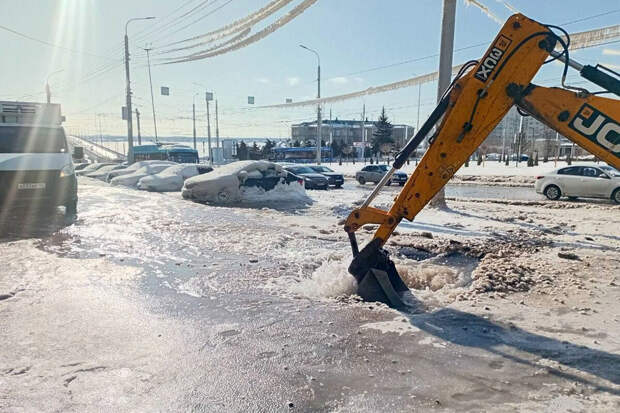 В Саратове из-за коммунальной аварии без водоснабжения остались 593 дома