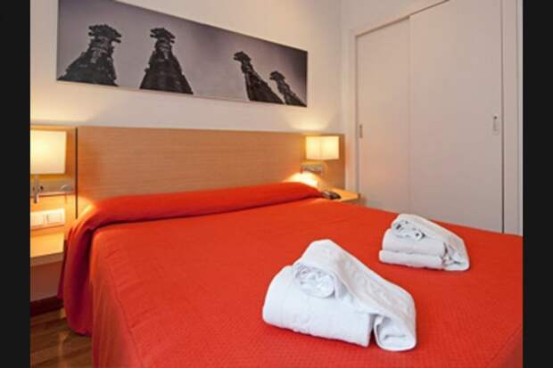 Огромная кровать в Hotel Sagrada Familia… Огромная кровать в Hotel Sagrada Familia… ожидания и реальность, отель, реклама