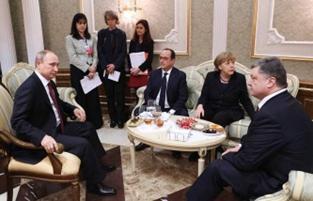 Президент РФ Владимир Путин, президент Франции Франсуа Олланд, канцлер Германии Ангела Меркель и президент Украины Петр Порошенко