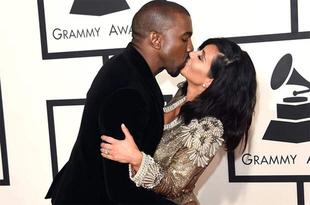 Ким Кардашьян и Канье Уэст разводятся: вспоминаем самые яркие выходы пары и трогательные семейные снимки