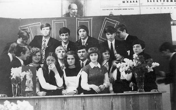 Последний звонок в советской школе Последний звонок в советской школе