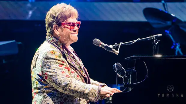 Элтон Джон заболел коронавирусом